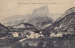 CLELLES - Le Mont Aiguille Et La Gare - Clelles