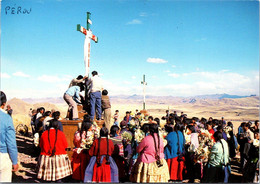 (3 N 45) Peru (not Posted) Ayaviri (peoples / Cross) - Pérou