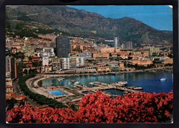 (RECTO / VERSO) MONACO EN 1971 - LE PORT ET MONTE CARLO - BEAU TIMBRE ET FLAMME DE MONACO - PLI HORIZONTAL EN HT CPSM GF - Porto