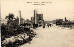 CPA ROISEL La Place De L'Hotel De Ville - Ruines (1292587) - Roisel