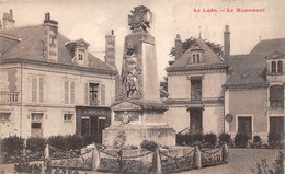 Le Lude        72       Place Et Monument Aux Morts     (voir Scan) - Otros & Sin Clasificación