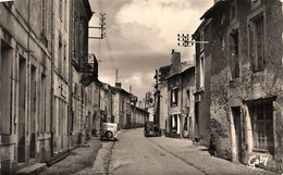 Champdeniers * Grande Rue Et Hôtel De Ville * Automobile Voiture Ancienne - Champdeniers Saint Denis