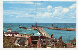 AK 105574 ENGLAND  - Whitby - Harbour Entrance - Whitby