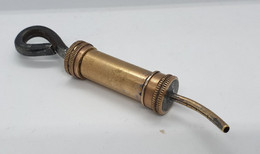 Ancien Instrument De Médecine. Petite Seringue En Cuivre. Clystère . Époque 19ème Siècle - Medical & Dental Equipment