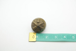 Militaria - BUTTON : FRENCH ARTILLERIE - Armee De Terre France - Size: Small - Uniformes