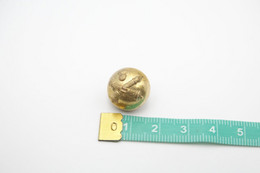 Militaria - BUTTON : FRENCH ARTILLERIE - Armee De Terre France - Size: Small - Uniformes