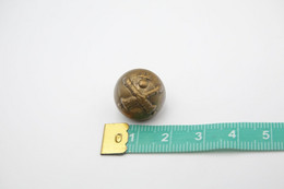 Militaria - BUTTON : FRENCH ARTILLERIE - Armee De Terre France - Size: Small - Uniformes