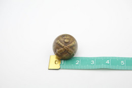 Militaria - BUTTON : FRENCH ARTILLERIE - Armee De Terre France - Size: Small - Uniformes