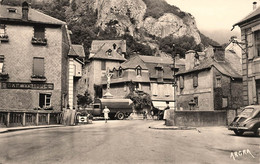 Cierp * La Place Du Pont * Bar De La Rique * Camion Ancien - Autres & Non Classés