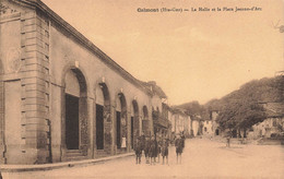 Calmont * La Halle Et La Place Jeanne D'arc * Villageois - Autres & Non Classés