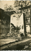 SAINTES (CHARENTE MARITIME) -  LE MONUMENT Aux MORTS  En 1951  - - Monumentos A Los Caídos