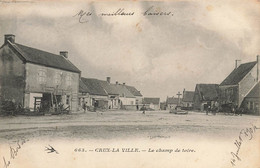 Crux La Ville * 1904 * Le Champ De Foire * Place Village Villageois - Autres & Non Classés