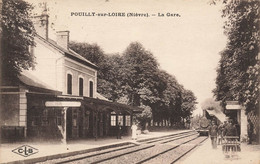 Pouilly Sur Loire * La Gare * Arrivée Train Locomotive Machine * Ligne Chemin De Fer Nièvre - Pouilly Sur Loire