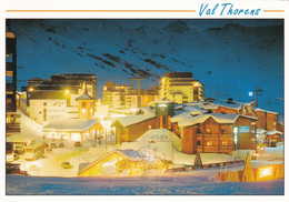 VAL THORENS LE QUARTIER DE L'EGLISE LE SOIR/BUS DE TOURISTES (DIL345) - Val Thorens