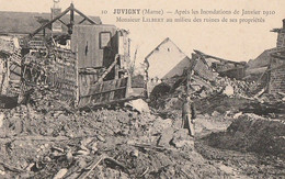 JUVIGNY. - Après Les Inondations De Janvier 1910 Monsieur LILBERT Au Milieu Des Ruines De Ses Propriétés - Andere & Zonder Classificatie