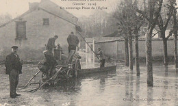 JUVIGNY. - Les Inondations De Janvier 1910 - Un Sauvetage Place De L'Eglise - Sonstige & Ohne Zuordnung