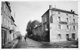 MONTFAUCON-en-VELAY (Haute-Loire) - Hôtel Cornut - Route De Firminy - Montfaucon En Velay