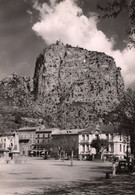 Castellane - La Place Du Village Et Le Roc - Hôtel Restaurant Du Commerce - Castellane