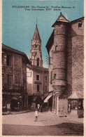 Saint Léonard - Place - Vieilles Maisons Et Tour Historique - Commerces - Saint Leonard De Noblat