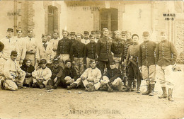 77 MELUN CARTE PHOTO 31 ème REGIMENT D INFANTERIE MARS 1908 " VOUS ME VERREZ AVEC UN CHOU A LA MAIN " - Melun