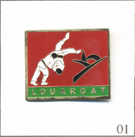 Pin's Sport - Art Martial / Judo Club De Louargat (22). Estampillé Arc En Ciel. Métal Peint. T917-01 - Judo