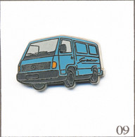 Pin's Transport - Utilitaire / Mercedes Modèle Sprinter - Carrosserie Turquoise. Est. Sofrec. Zamac. T917-09 - Transports