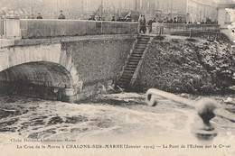 La Crue De La Marne à CHALONS-SUR-MARNE ( Janvier 1910). - Le Pont De L'Ecluse Sur Le Canal - Châlons-sur-Marne