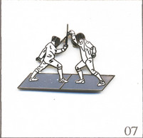 Pin's Sport - Escrime / “Escrime“. Estampillé Démons Et Merveilles. EGF Base Argent. T921-07 - Fencing