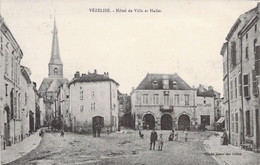 CPA - France - 54 - VEZELISE - Hôtel De Ville Et Halles - Animée - Vezelise