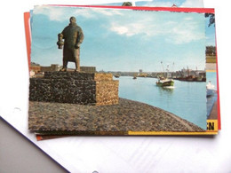 Nederland Holland Pays Bas IJmuiden Met Vissersmonument - IJmuiden