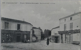 C. P. A. : 17 : PONT L'ABBE D'ARNOULT : Rue Conduisant à La Gare, "Quincaillerie BROUTE, Chapellerie", Animé, En 1916 - Pont-l'Abbé-d'Arnoult