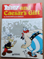 ASTERIX AND CAESAR'S GIFT - En CANADIEN DE 1979 - Comics (other Languages)