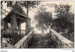 LE FAOUET Entrée De La Chapelle Sainte-Barbe. Le Beffroi .Carte écrite En 1921.2scans.TBE - Faouët