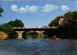 SORGUES - PONT SUR L'OUVEZE - ROUTE DE CHATEAUNEUF DU PAPE - CARTE NEUVE. - Sorgues