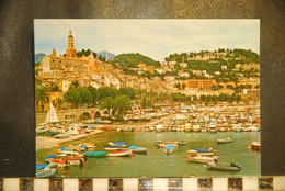 CP,  06 - MENTON, Le Port Et La Vieille Ville - Menton