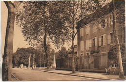 32 CASTERA-les-BAINS  La Place Du Musée - Castera