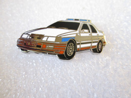 PIN'S     FORD SIERRA  COSWORTH   GENDARMERIE LUXEMBOURG  Email Grand Feu  DEHA - Ford