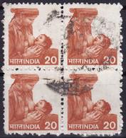 Inde (Perf.12¾x13) YT 716 Mi 862C Année 1982 (Used °) (Bloc De 4) Mère Nourrissant Son Enfant - Gebruikt