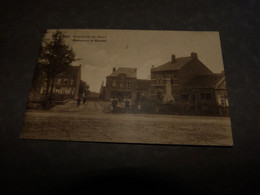 Carte Postale Pael Standbeeld En Markt - Beringen