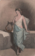 CPA Illustrateur - Femme Seins Nus Avec Une Lyre Enveloppée Dans Un Drap Avec Une Couronne De Laurier - Non Classés