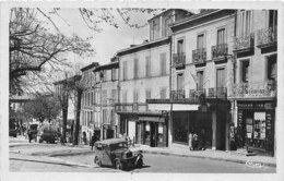 ALPES DE HAUTE PROVENCE  04  FORCALQUIER - BOULEVARD LATOURETTE - COMMERCES, AUTOMOBILE - Forcalquier