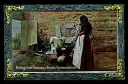 Ref 1591 - Early Postcard - Making Irish Homespun Tweeds - Kenmare County Kerry Ireland - Kerry