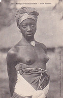 4835  6  Fille Soussou - Guinea