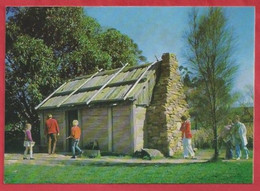 AU.- AUSTRALIA. VICTORIA. BALLARAT. SLAB HUT, SOVEREIGN HILL MINERS' VILLAGE. - Ballarat