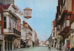 Royaume-Uni. CPM. Angleterre. Surrey. Guildford. Guildford High Street. (animée, Autos, Commerces, Horloge) - Surrey