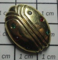 513h Pin's Pins / Beau Et Rare / ANIMAUX / INSECTE SCARABEE A L'EGYPTIENNE METAL JAUNE ET "PIERRES" DE COULEUR - Animaux