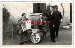 Ancienne Photo A Identifier Unknown Inconnu Musiciens Musicians Accordeon Drums Harmonica Músicos Espana Ferrania Spain - Other & Unclassified