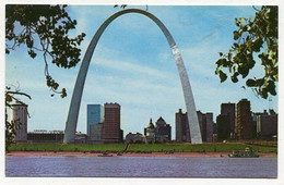 AK 106980 USA - Missouri - St. Louis - Gateway Arch & Downtown - St Louis – Missouri