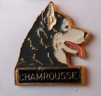F299 Pin's Chien Traineau Husky Chamrousse Sled Dog  Isère Signé Martineau Achat Immédiat - Animaux