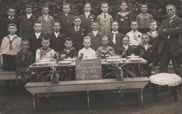 CPA Belgique - Tilff - Carte Photo D'un Groupe D'enfants Souvenir Repas Scolaire Tilff Centre - Ecoliers - Autres & Non Classés